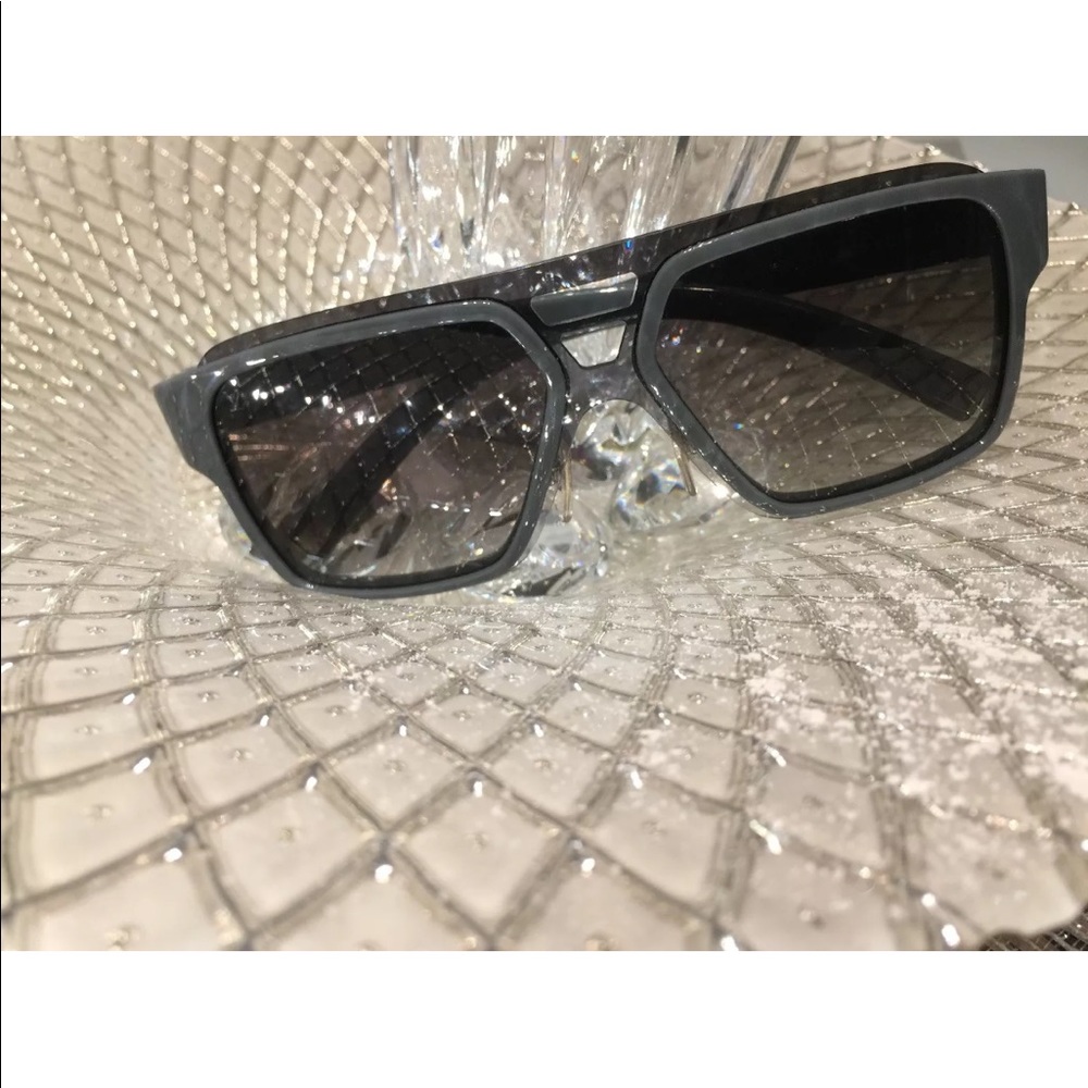 💯Louis Vuitton Enigme GM Grey Sunglasses Z0529U - Picture 4 of 8